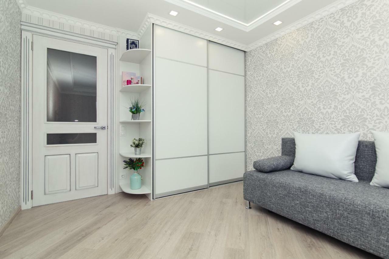 Luxury apart-hotel on Kondrateva street Soemy Buitenkant foto