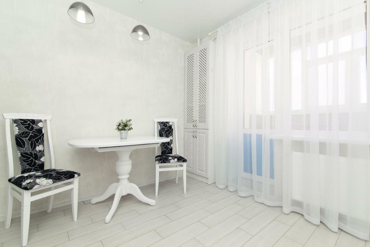 Luxury apart-hotel on Kondrateva street Soemy Buitenkant foto