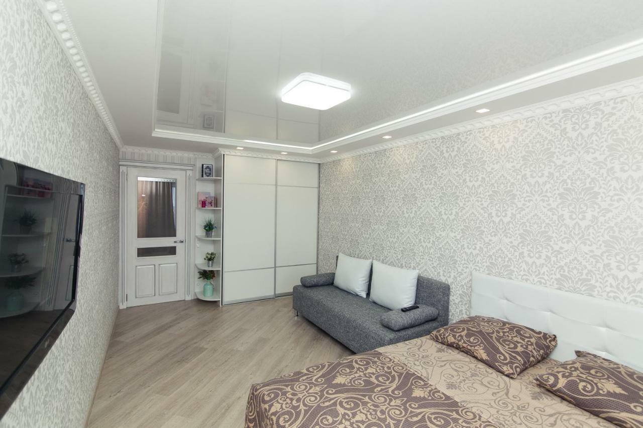 Luxury apart-hotel on Kondrateva street Soemy Buitenkant foto